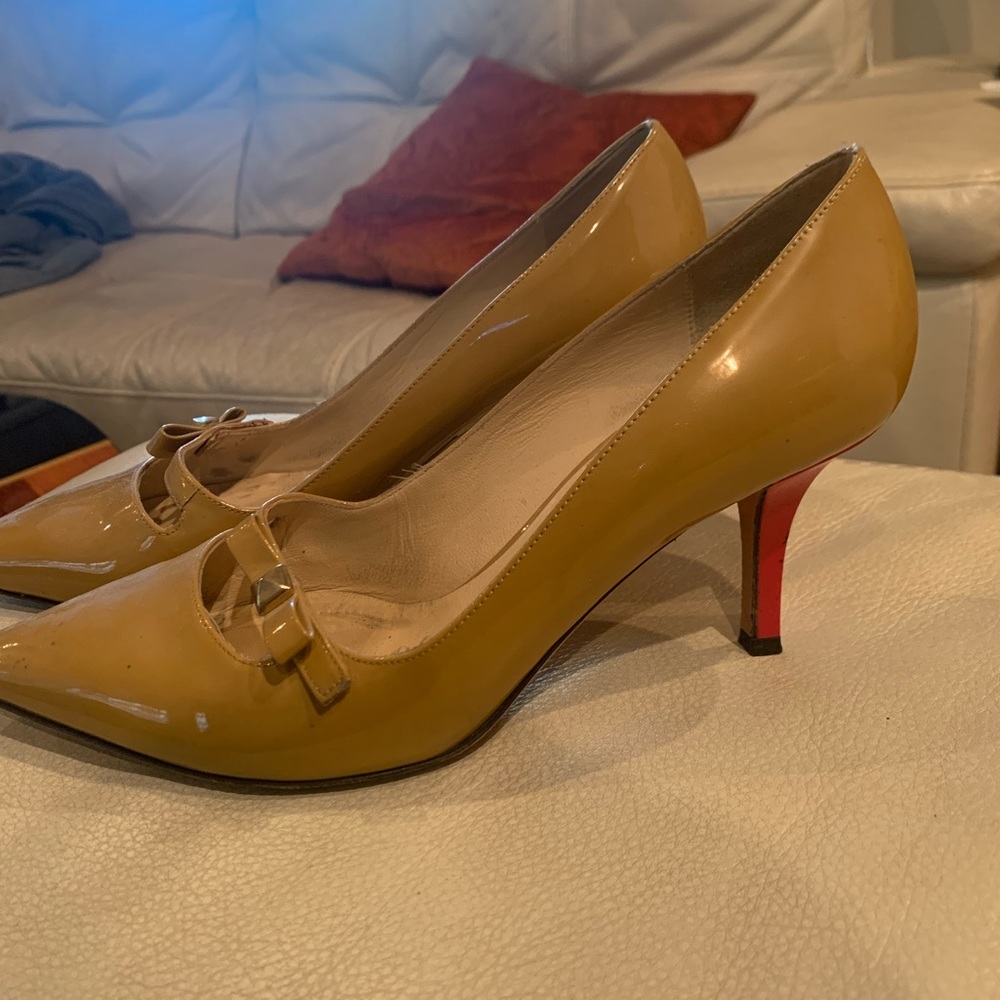 Kate spade tan with red heel